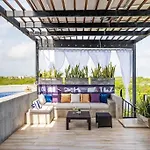 Designer Penthouse - Rooftop Pool & Jungle View